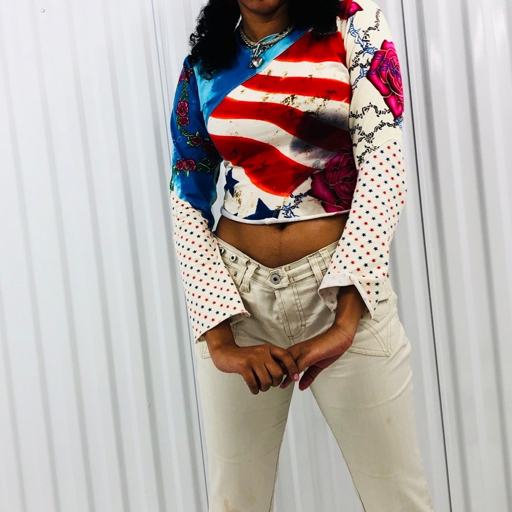<<JNCO>> Tattoo Long Sleeve Crop Top